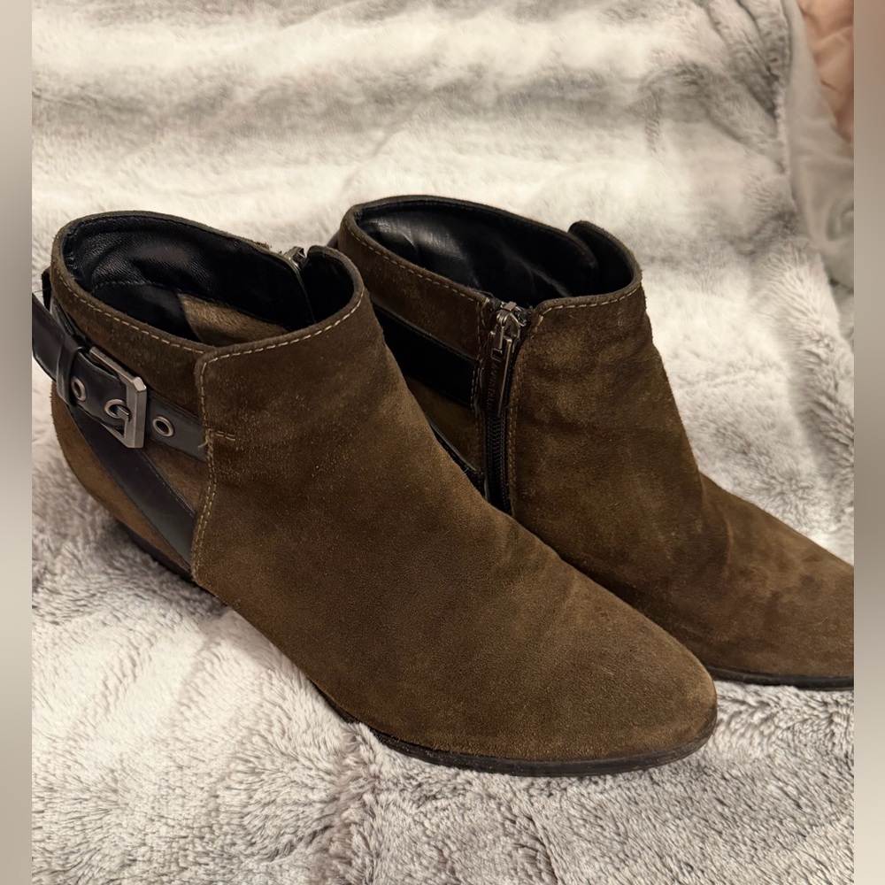 Aquatalia Farin Olive Suede Leather Ankle Boots Size 7